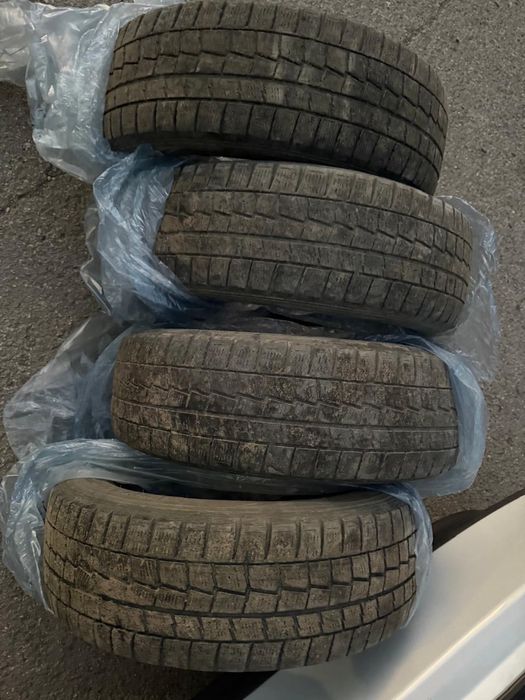 Продам комплект шин Dunlop R-16, 205/65