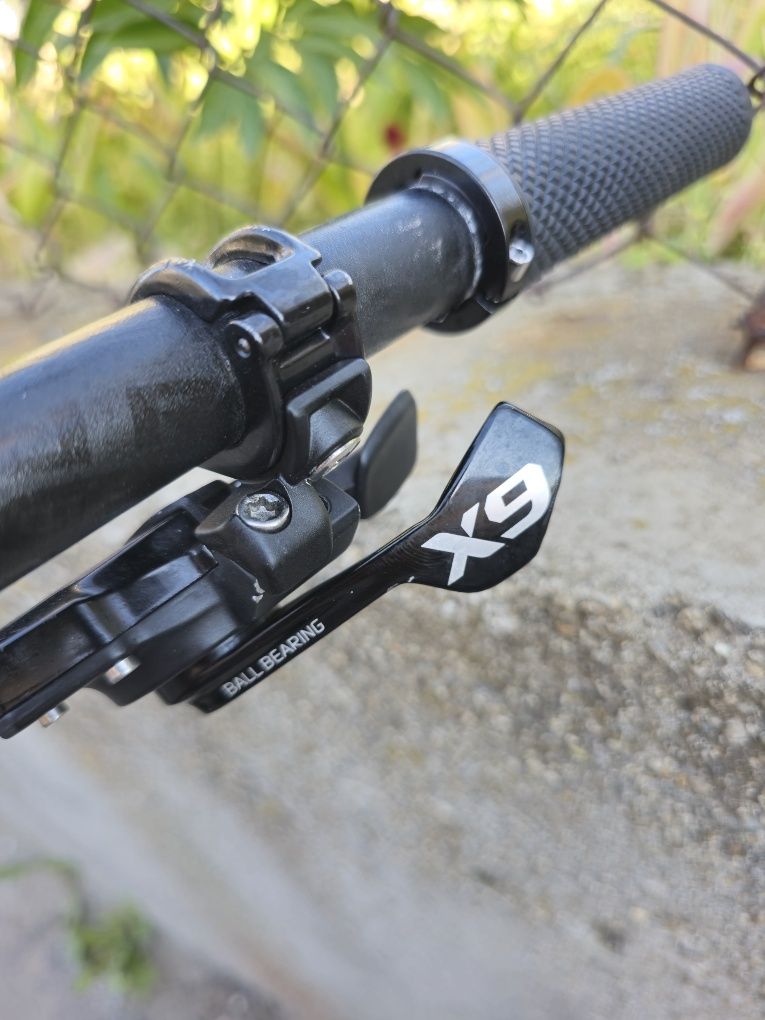 YT Tues Downhill 26 цола S-M размер Въздушна  Boxxer, Обслужен Готов