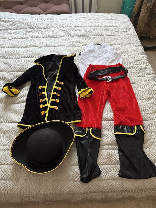 Продаю детский костюм пирата