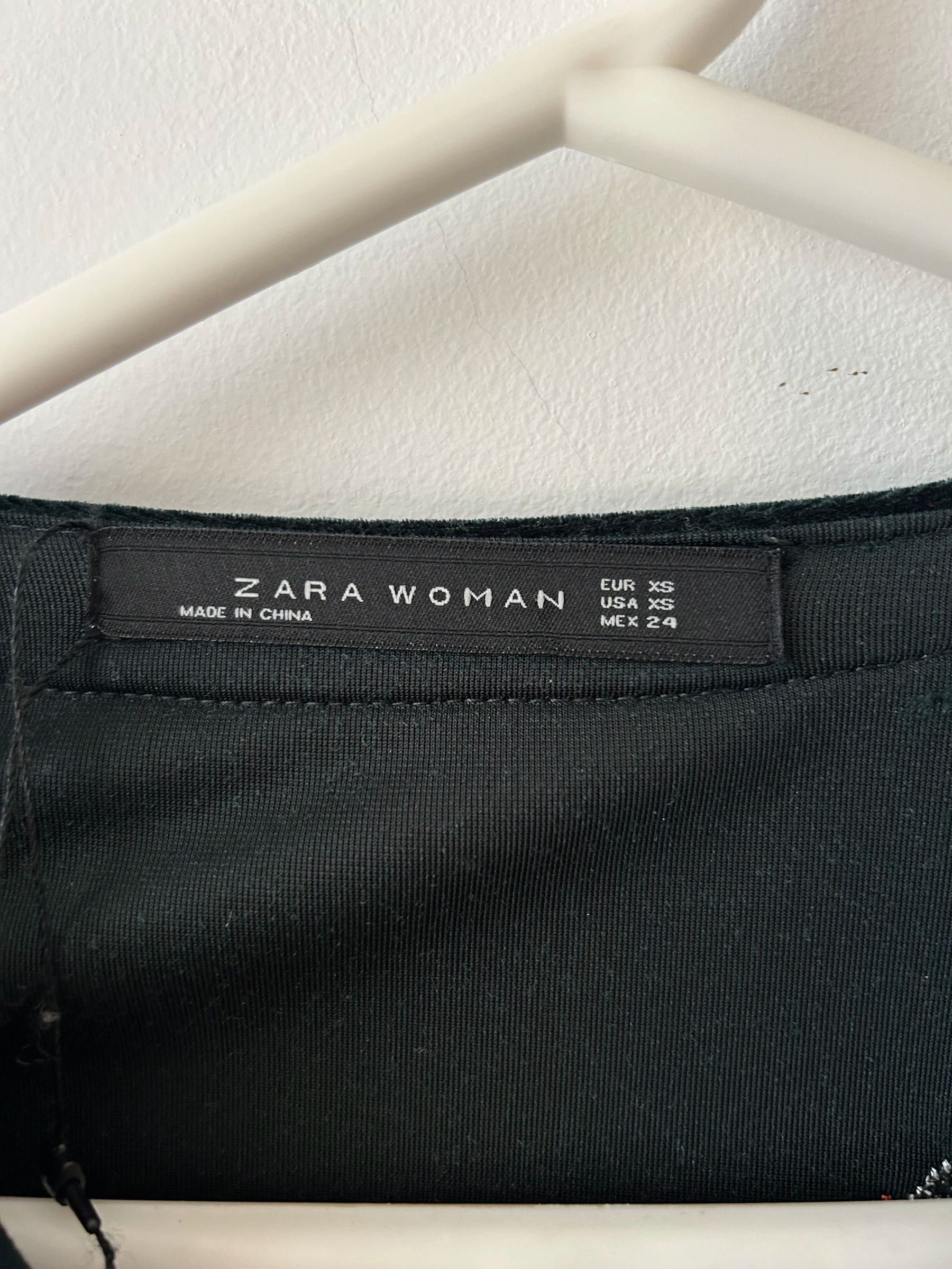 Нова Zara мини велурена рокля с бродерия
