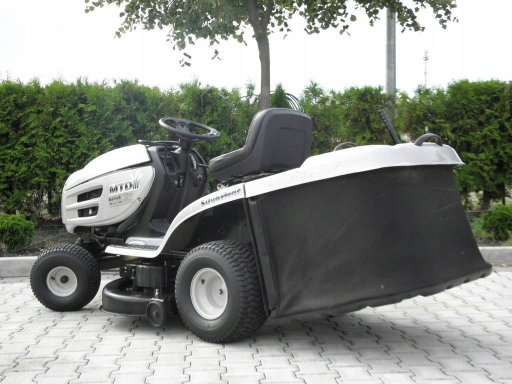 Tractoraș de tuns iarba MTD Silvertrac 20/105