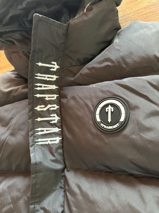 Мъжко,черно,зимно яке Trapstar с бродирано лого на гърба