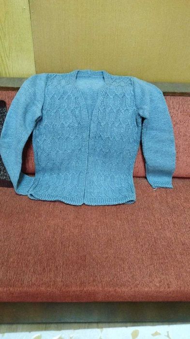 Продавам плетени дрехи - блузи, елеци, терлици