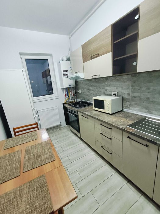 Inchiriez apartament 2 camere decomandat + 1 loc de parcare În Rotar 2