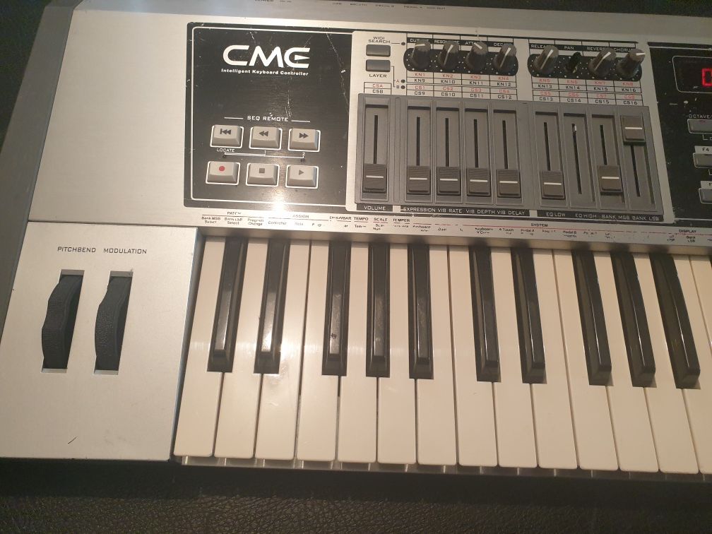 Keyboard / orga/ midi / CME UF50
Caută...
CME UF50