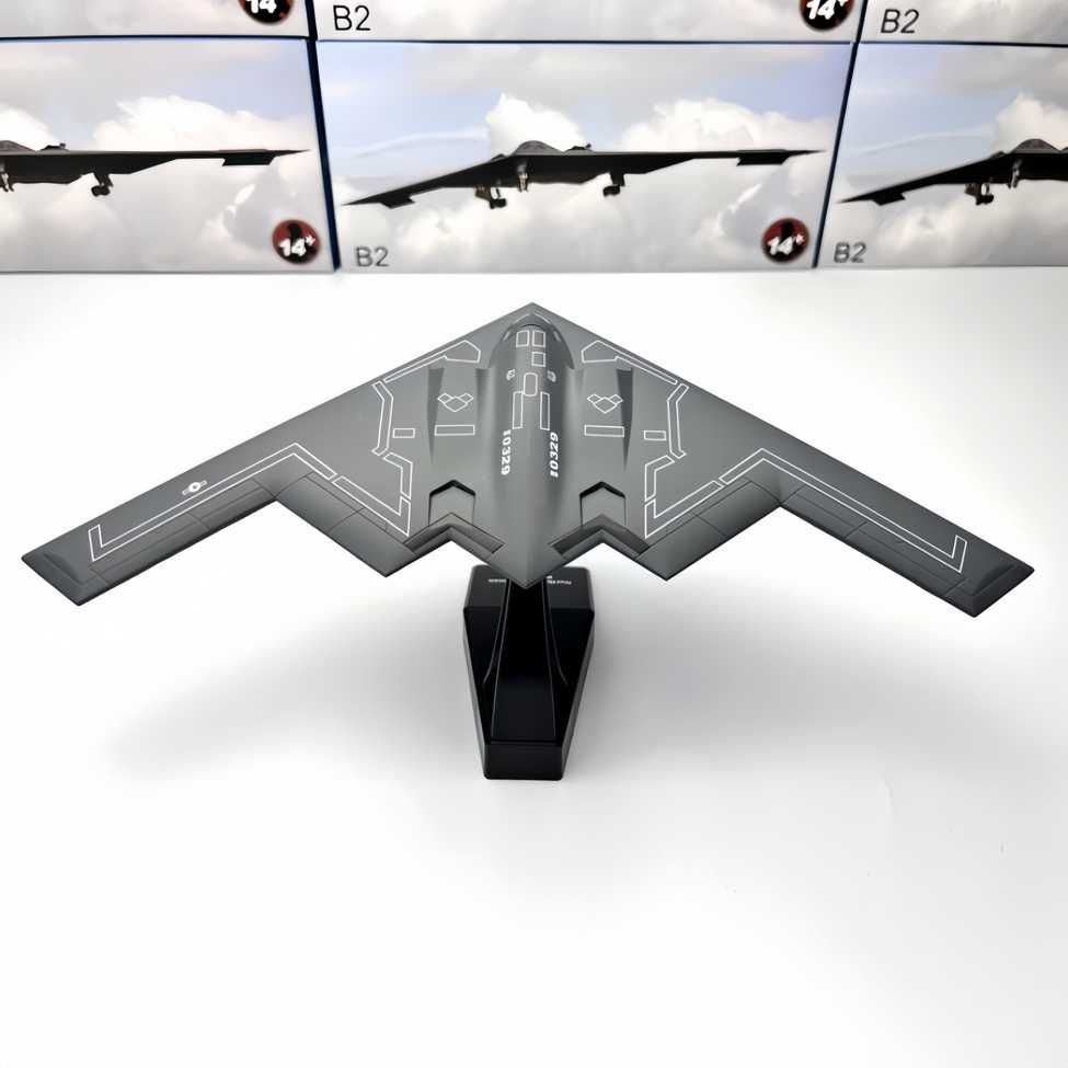 Macheta avion metalica B-2 Spirit Stealth USA 1:200 27cm