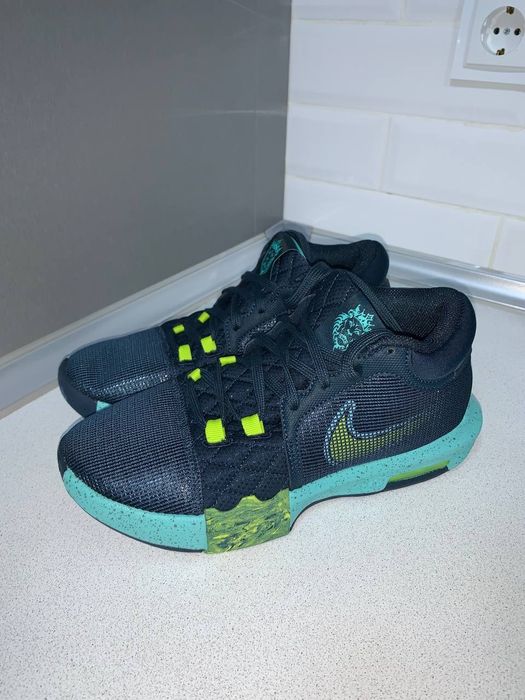 Кроссовки Nike Lebron