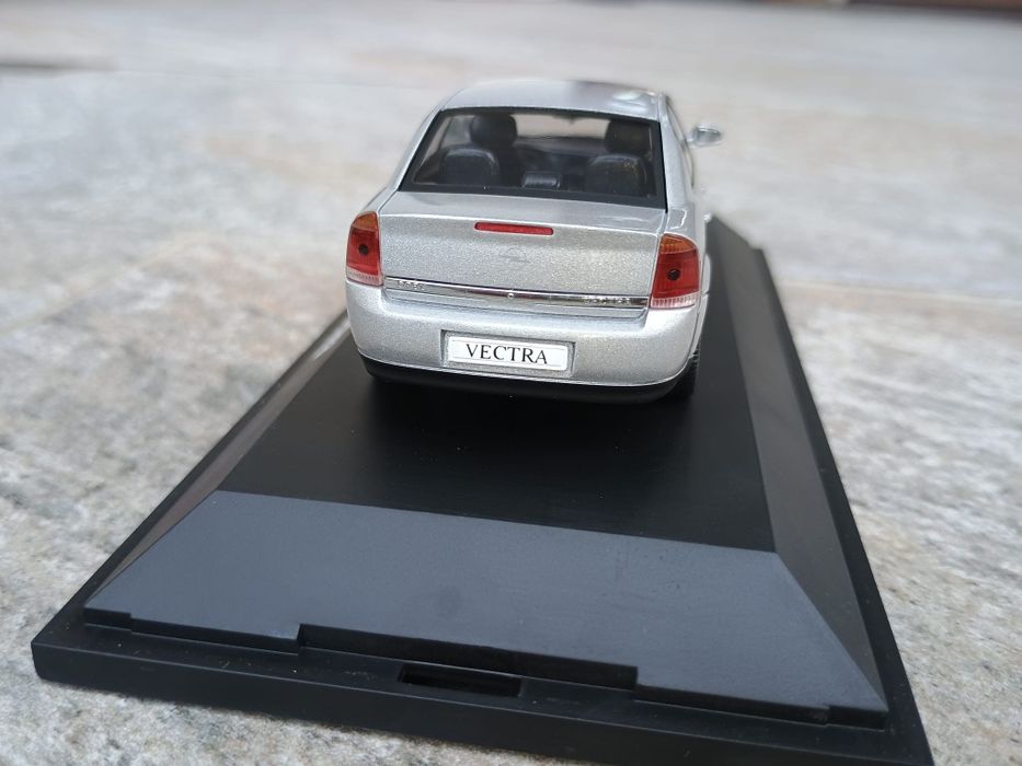 Vând și personalizez machetă Opel Vectra C