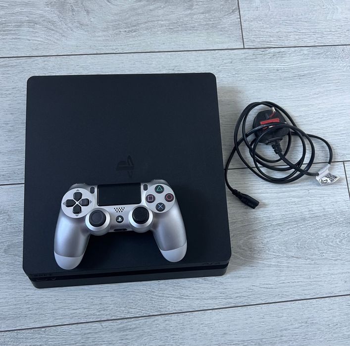 Ps 4 Slim plus 1 controler