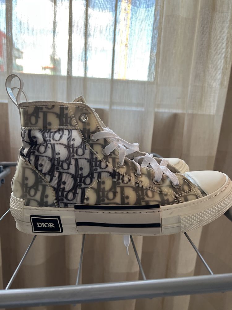 Dior b23.