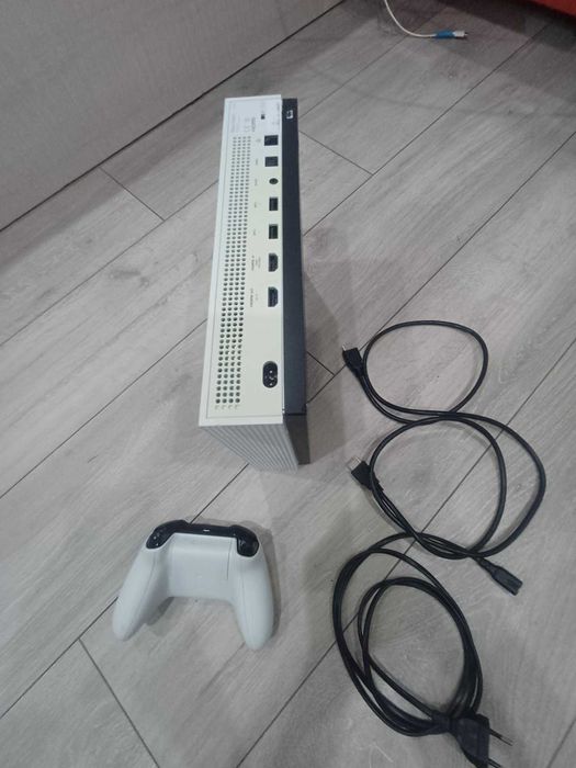Продавам xbox one s
