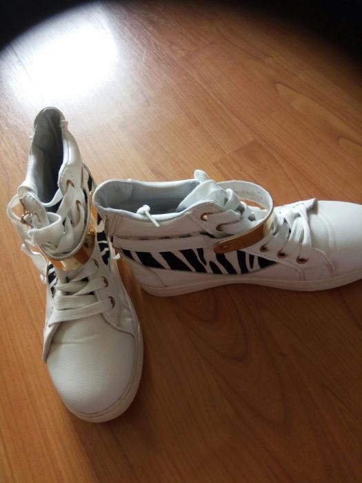 Adidasi dama albi