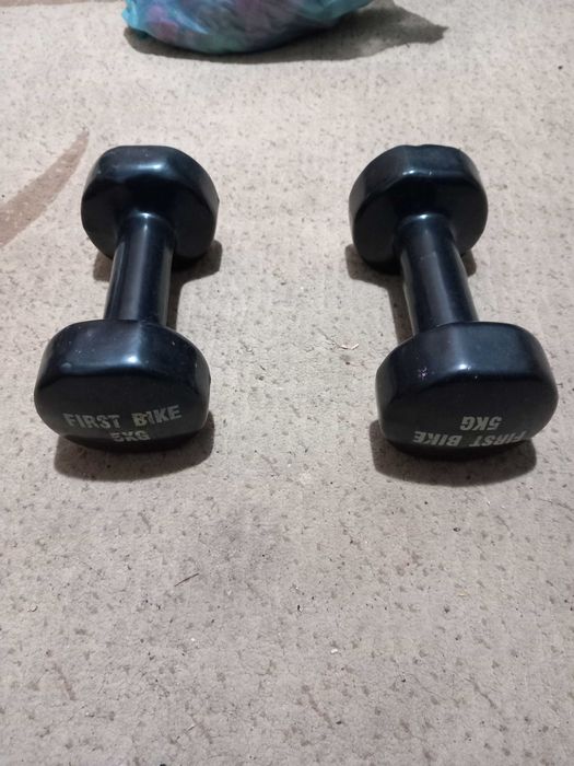 Gantere 2 x 5 Kg 50 lei