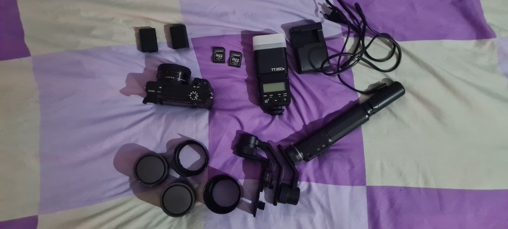 Aparat Sony A6400 și accesorii