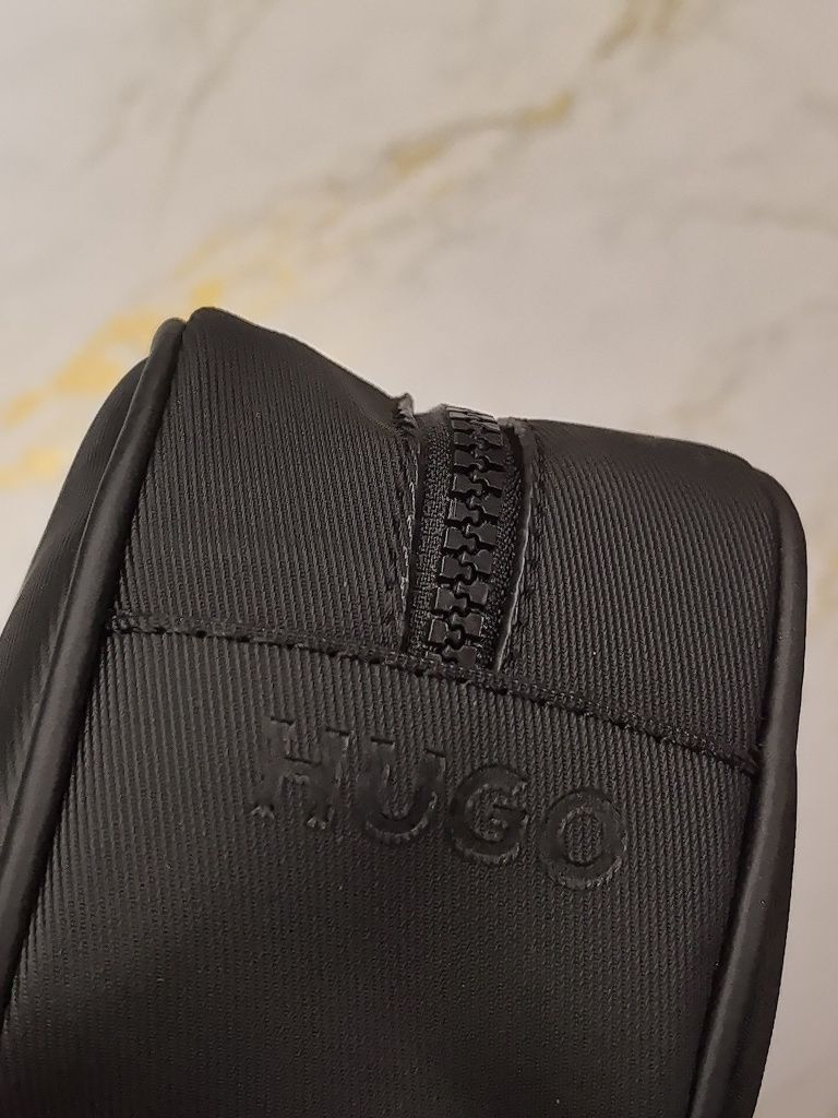 Hugo Boss чанта тип несесер