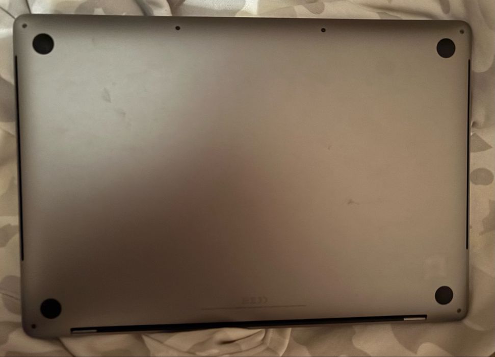 MacBook Pro i9 • 32GB • 2TB SSD • Dual GPU