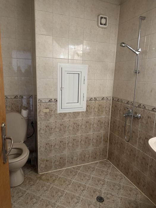 Дава под наем 2-стаен в кв. Банишора с паркомясто