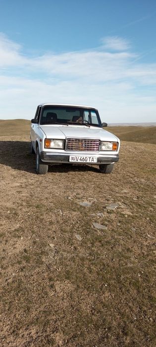 Vaz 2107 sotiladi