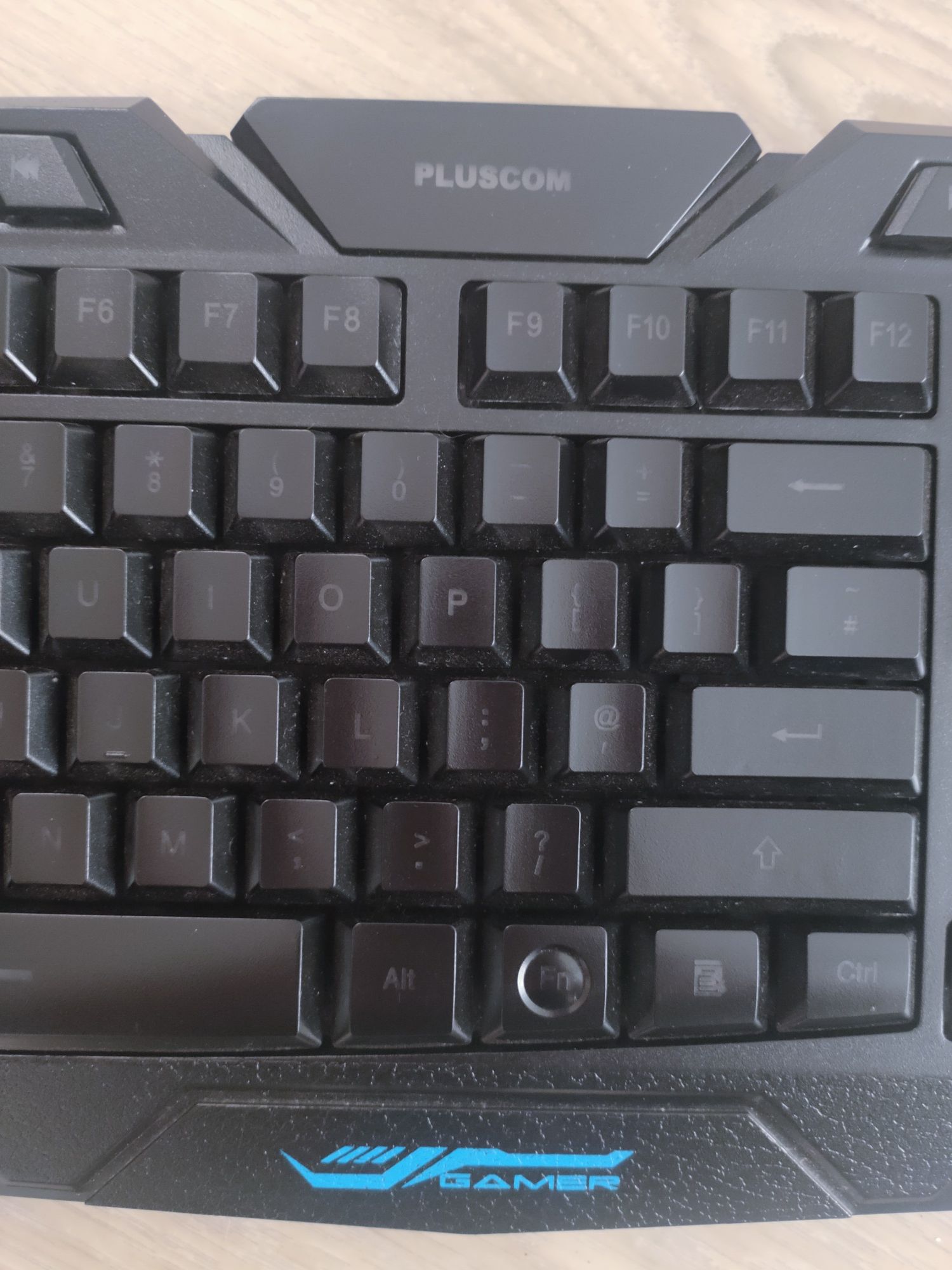 Tastatura gaming cu lumini