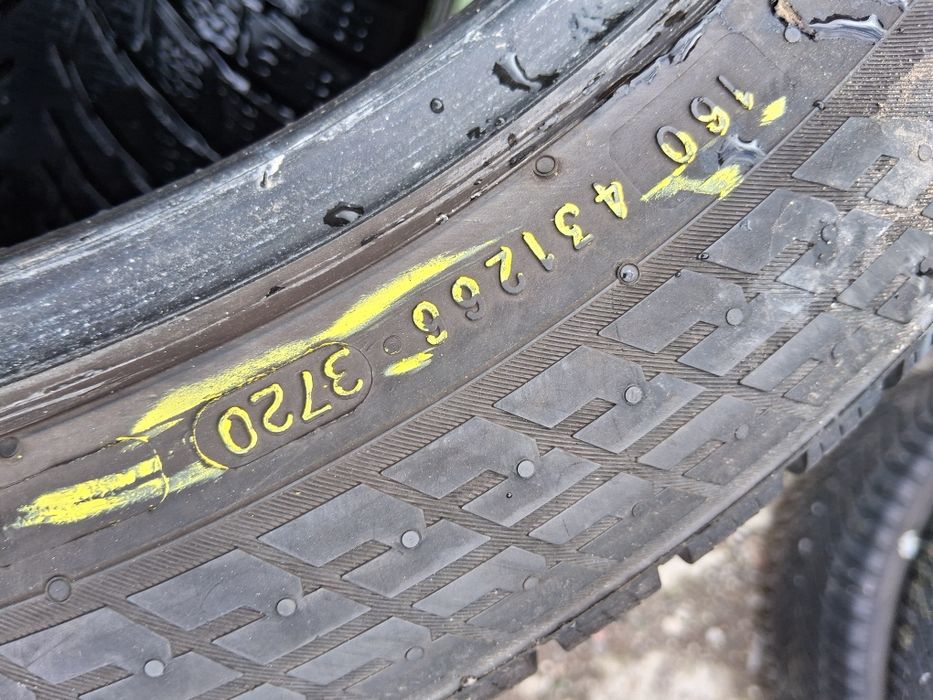 255 45 19 NOKIAN 4броя зимни