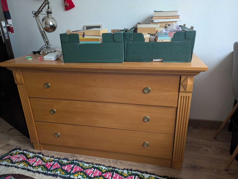 Comodă din lemn cu sertare