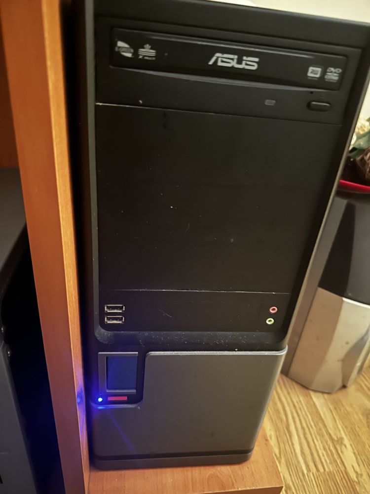Компютър ASUS