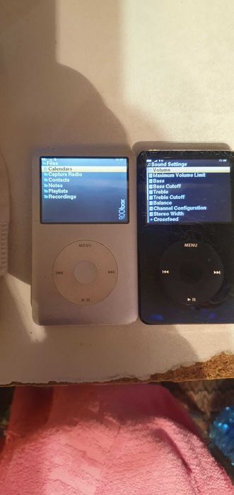 Vand 2 iPod classic de 120GB SI 30gb