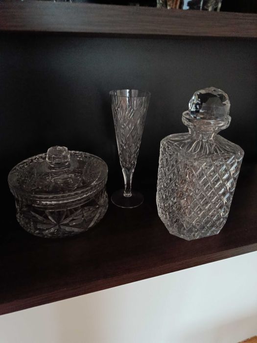 Продавам кристални съдове. Купа, чаши, ваза , стомна и др.