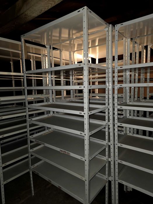 Метални стелажи и рафтове и мрежи