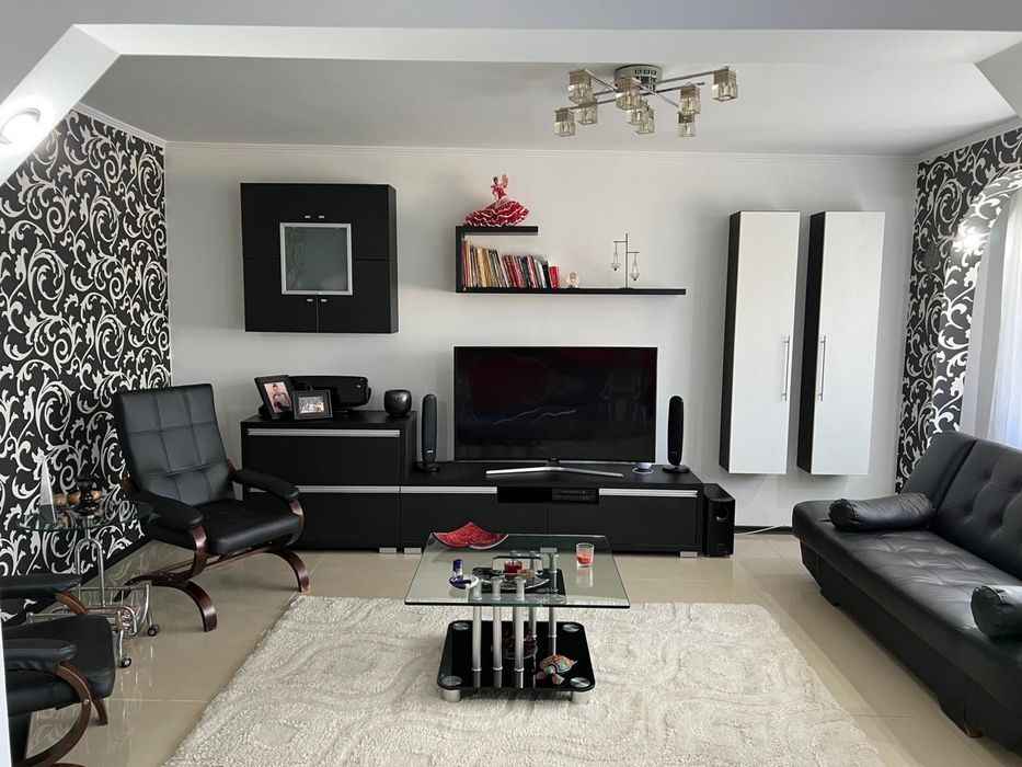 Închiriez apartament 3 camere Mioveni zona Robea !