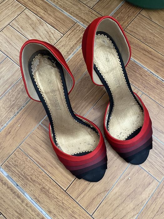 Продам туфли красные на шпильке за дёшево