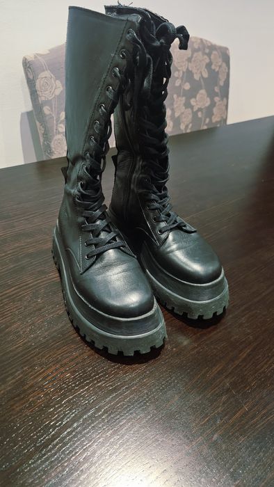 Ghete înalte din piele cu platforma Zara