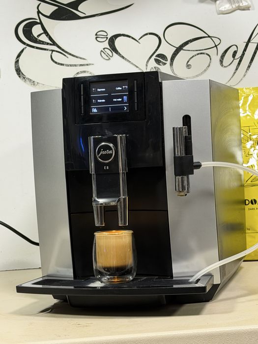 Кафемашина кафе автомат JURA E8 с гаранция