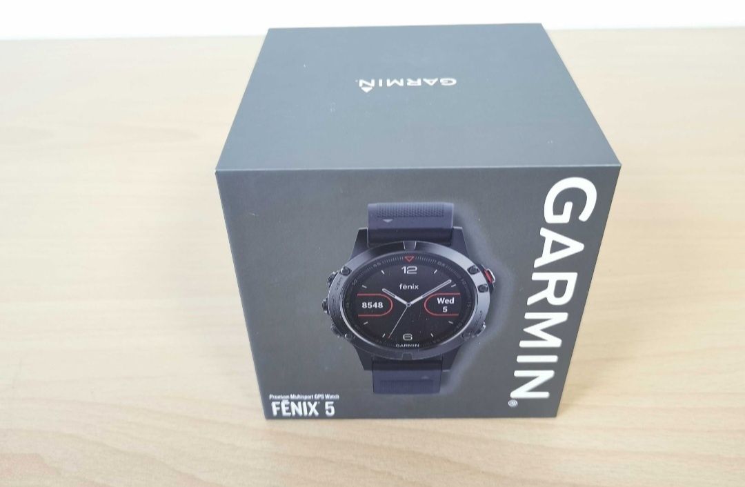 Garmin fenix 5 .