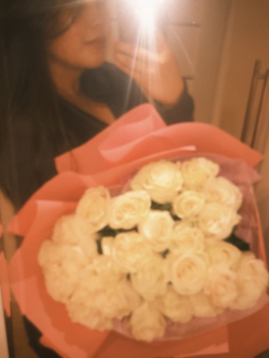 25 белые розы 8000тг есть торг