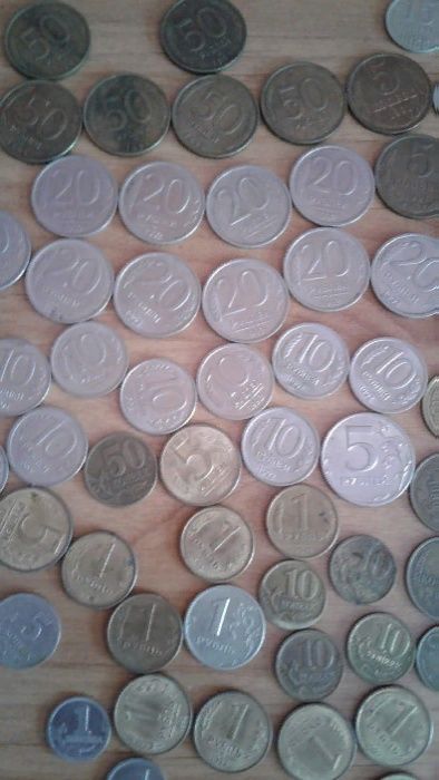 Продам монеты советские и российские 3000 тенге