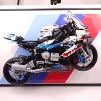 Vând TABLOU SUPORT pentru LEGO (42130) TECHNIC™ BMW M 1000 RR