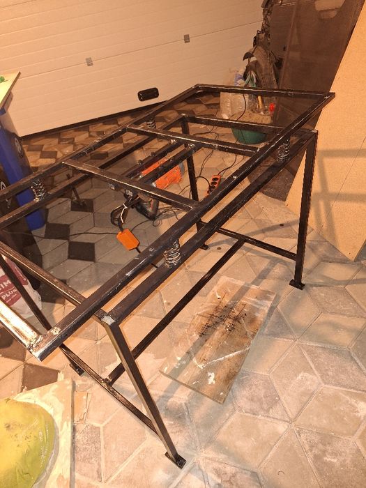 Masa vibranta cu motor