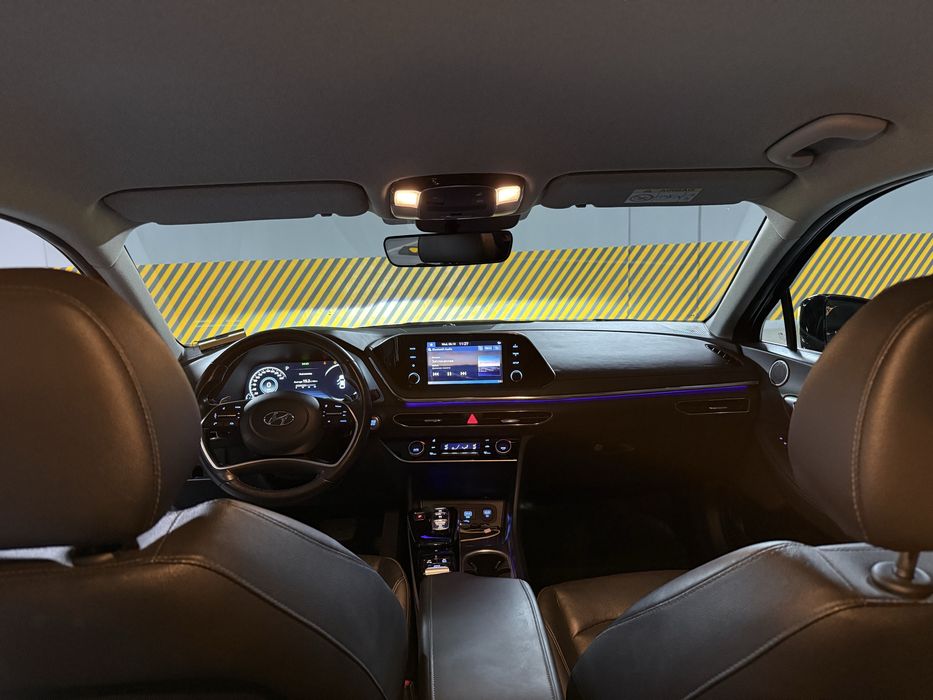 Hyundai sonata.