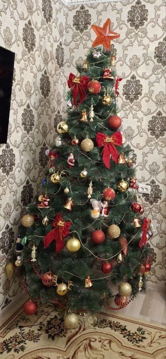 Продаю ёлку недорого