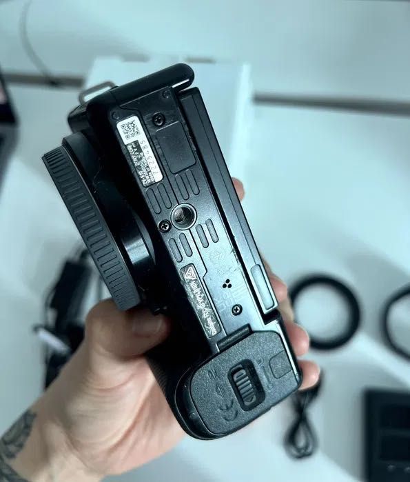 Sony ZV-E10 (тушка) с аксессуарами (без объектива)