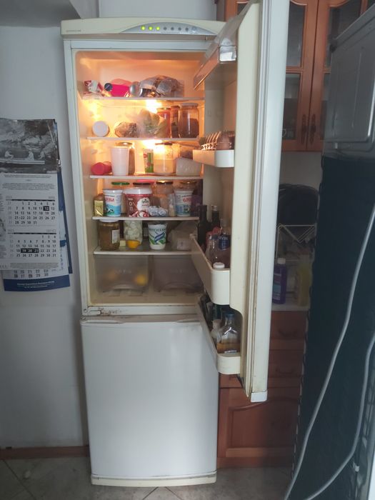 Хладилник с фризер Daewoo