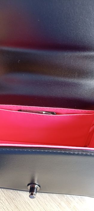 Чисто нова кожена чанта