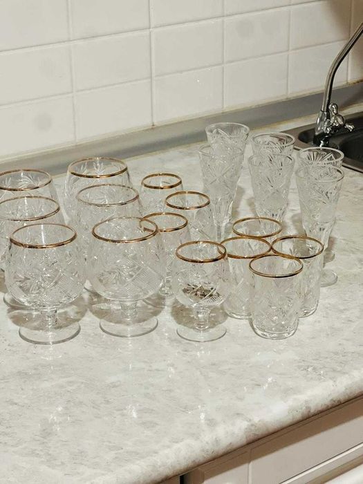 Стаканы, рюмки хрустальные, б/у. Все за 4 000 тенге.