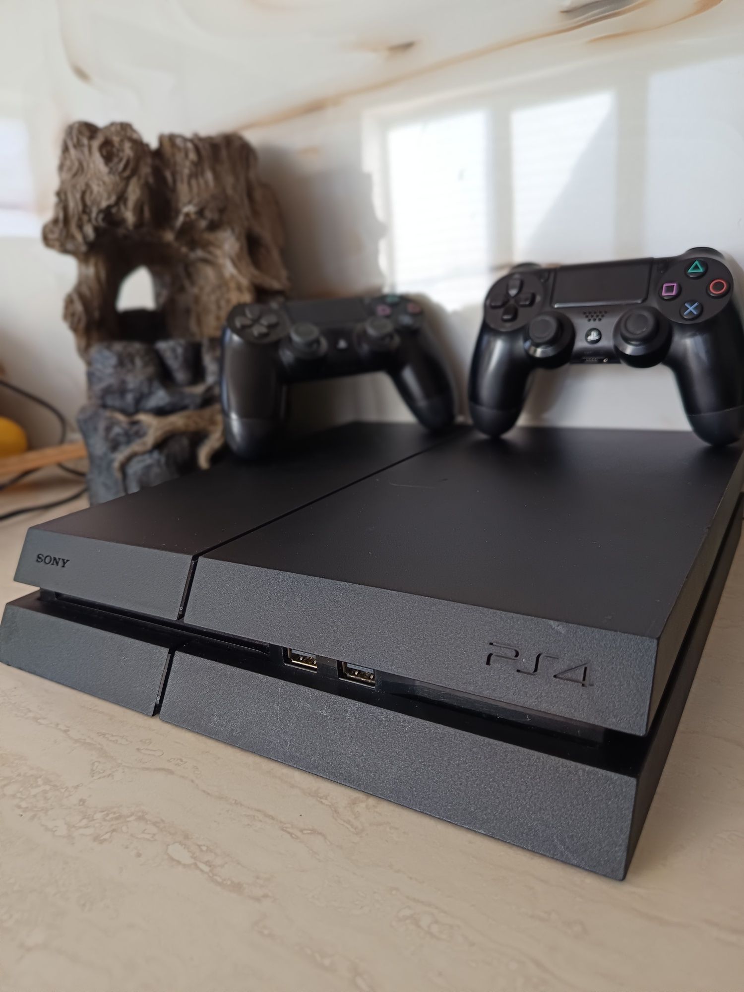 PS4/PlayStation 4 Phat 500GB HDD cu peste 10 jocuri+GTA 5+2 Manete