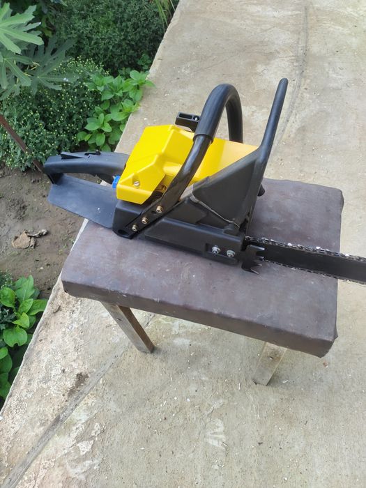 Резачка за дърва (моторен трион, бензинопил)