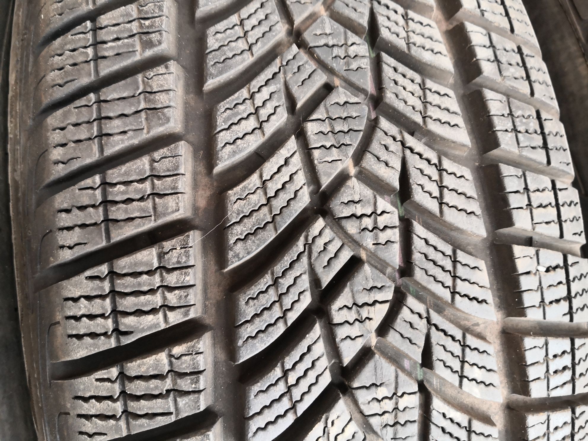 215 60 17 цола гуми като нови Goodyear