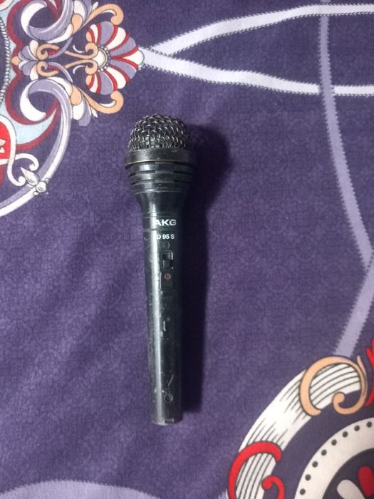 Vând microfon original de percuții instrument AKG