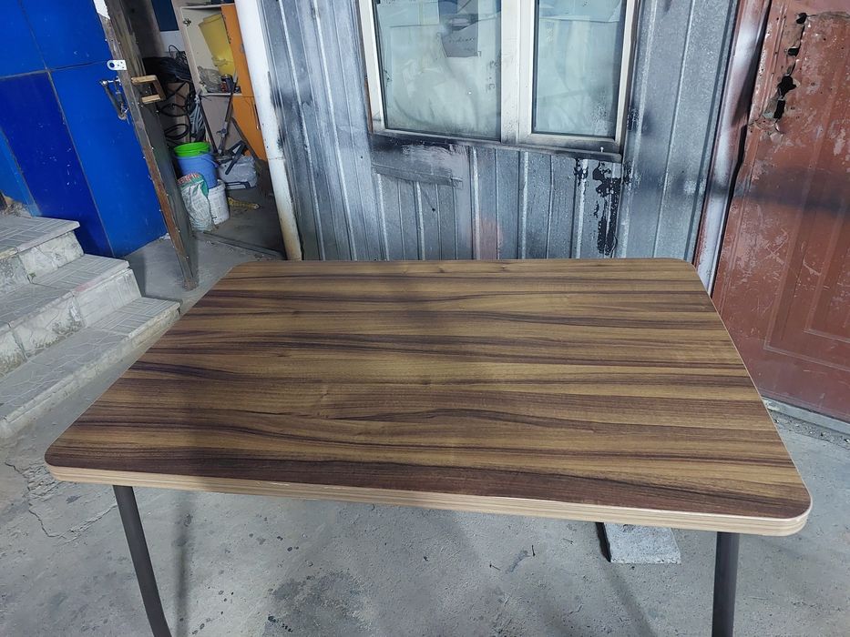 Продам срочно стол