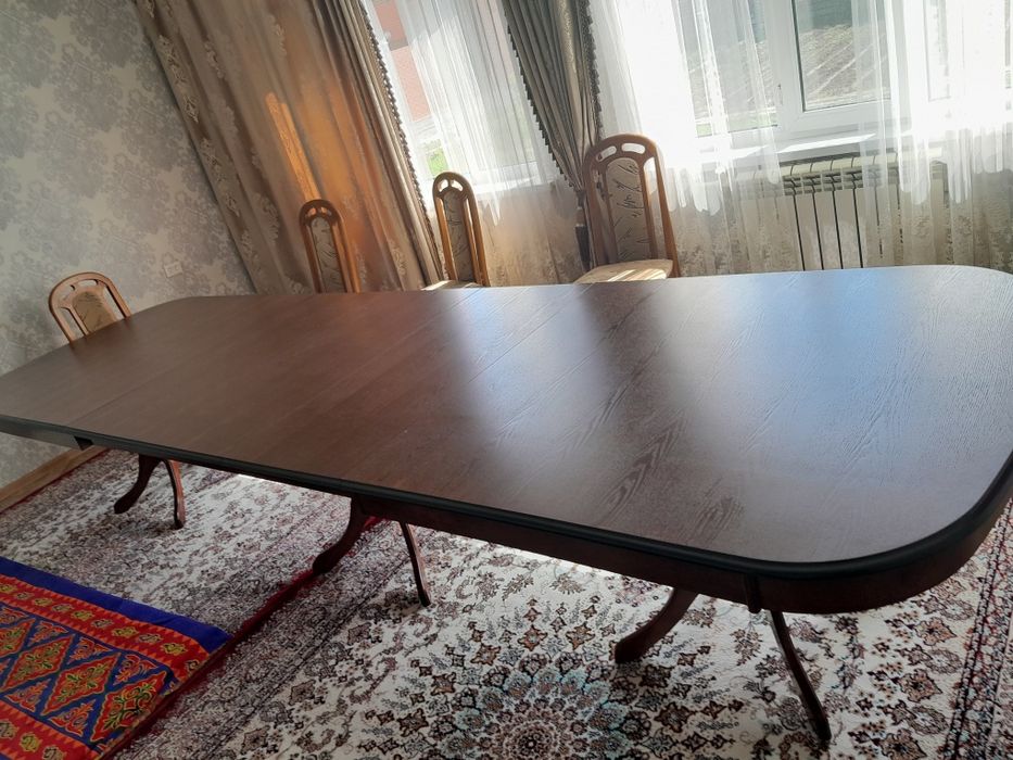 Продам стол гостиной